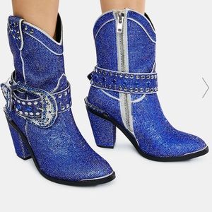 (Sold) OfferUp BRAND NEW IN BOX BLING COWBOY BOOTS